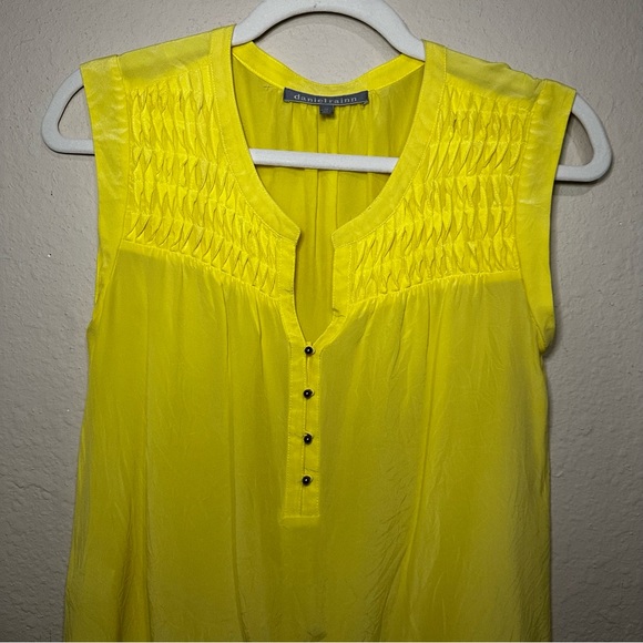 104. Daniel Rainn 100% Silk Yellow Sleeveless Blouse Tank Top - Picture 9 of 11